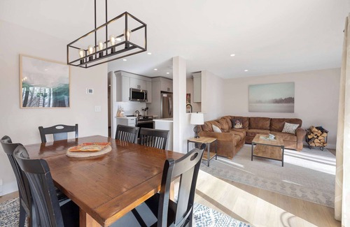 Ludlow Condo | Okemo Ski-In/Ski-Out: Modern, Cozy 2-BR Retreat