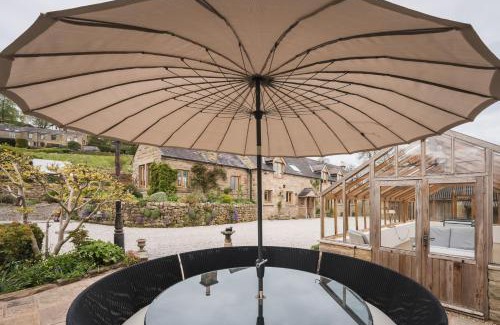 Matlock House | Oker Farm - Luxury farmhouse with hot tub in the Peak District