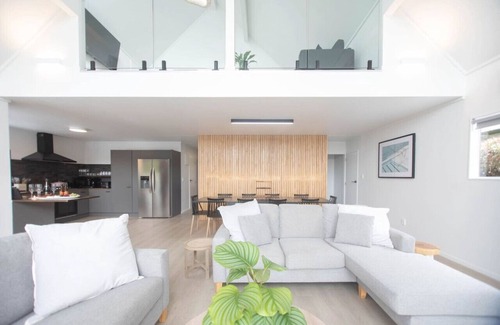 Okere Falls House | Okere Lakehouse Retreat