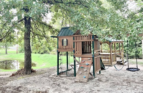 Sulphur Cabin | Okie Mountain Cabin 1: Newly remodeled cabin minutes to Lake Arbuckle