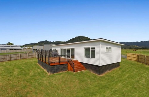 Te Kaha House | Okioki Te Kaha Holiday Home