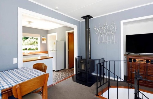 Marlborough House | Okiwi Bay Bach with Bay Views