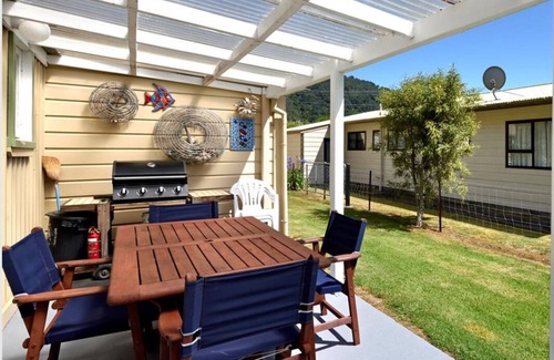 Okiwi Bay Cottage | Okiwi Bay Cosy Cottage