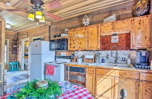 Kingston Cabin | Oklahoma Vacation Rental Near Lake Texoma