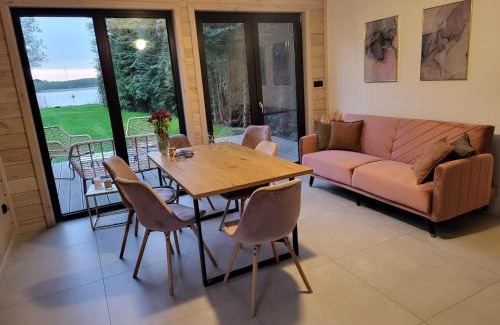 Rybno House | Okno Na Wodę- całoroczne domy z linią brzegową jeziora i sauną