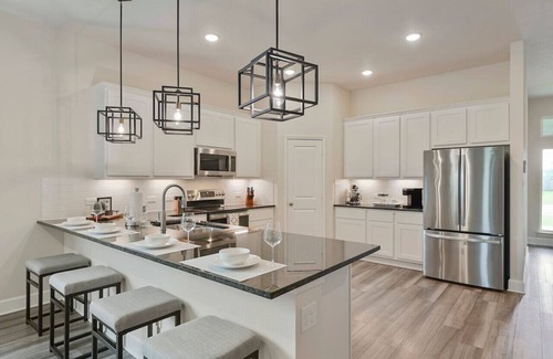 College Station House | Ol’ Army Escape ~ Beautiful & Spacious Retreat in Aggieland!