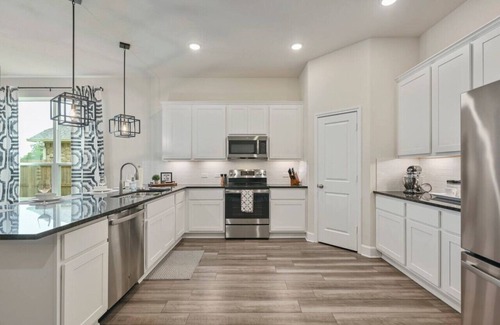 College Station House | Ol’ Army Escape ~ Beautiful & Spacious Retreat in Aggieland!