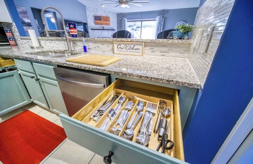 Westside House | ~Ol' Glory Sleeps 13 Heated Pool by NAS Jax~
