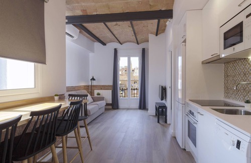 Sants-Badal Apartment | OLA LIVING CALID 2 SPOTIFY