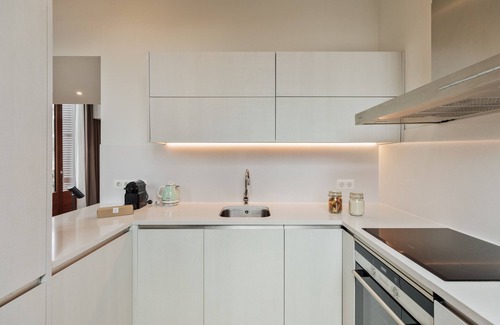 Gothic Quarter Apartment | OLA LIVING BOQUERIA 2