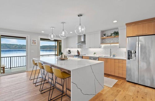 Olalla House | Olalla Bay Waterfront Stay w/Beach & Kayaks