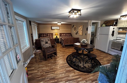 Byrdstown Apartment | Old #8 Cabin - Formally known as Key West