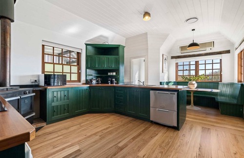 Eglinton House | Old Alloway House - Sleeps 11 - Farm Stay