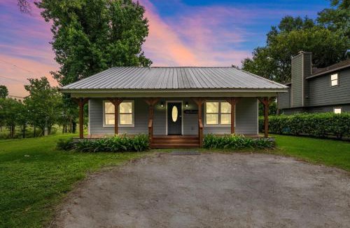 Baytown House | Old and Lost River Home on the river by Super Hosts instant book barbers hill wifi work space fishing hunting bird watching