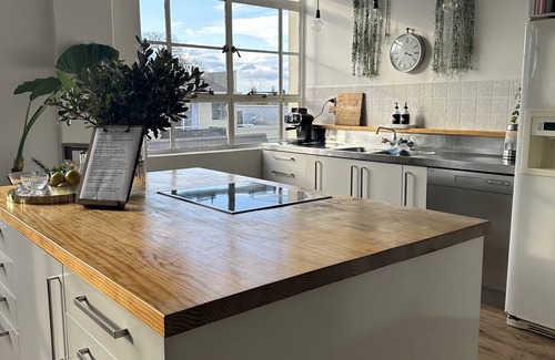 Motueka House | Old Bank Townhouse in Central Motueka, Modern and Clean. Everything at your door