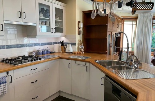 Lyndoch House | Old Barossa Valley Inn & Bakery-Entire Main House! (Walk to”Gather Round”)