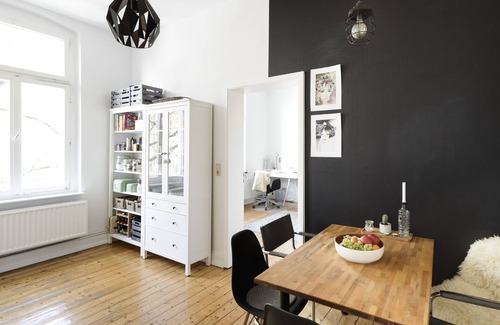 Neuehrenfeld Apartment | Old belly arms: Fully furnished 2.5 room apartment in Trendviertel