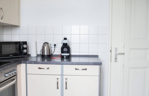 Kaßberg Apartment | Old building flair, trendy district, 2P, WiFi, modern, elevator