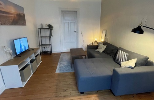 Klushof Apartment | Old building vacation apartment in the Goethe district - luxury bathroom, WiFi & space for 4 people