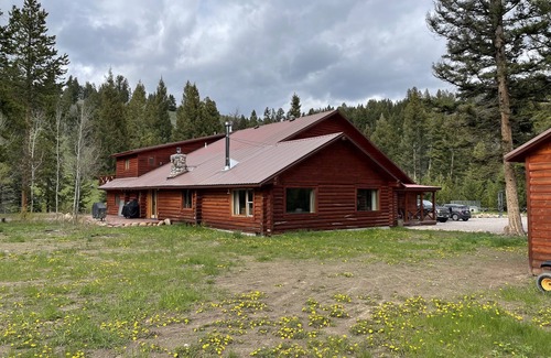 Polaris House | Old Canyon Lodge w/Hot Tub - Nearby Ski Park, Hot Springs, Pioneer Mtn, Bannack