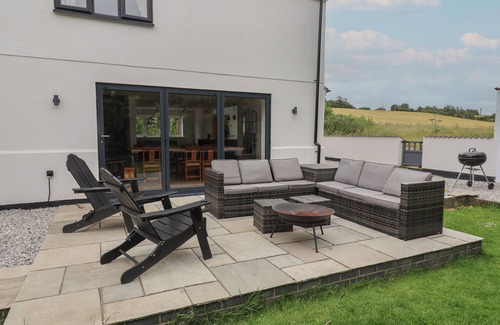 Glentham Cottage | OLD CHAPEL, pet friendly, character holiday cottage in Ingham