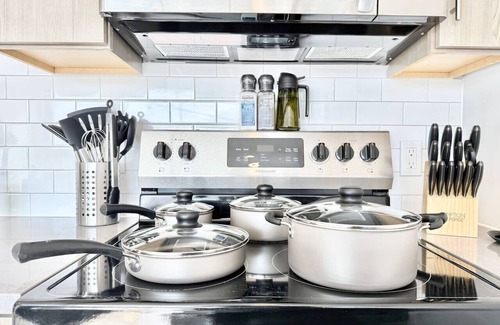 Poplar Apartment | Old City King 1Br Apt Near Historic Sites with Gym