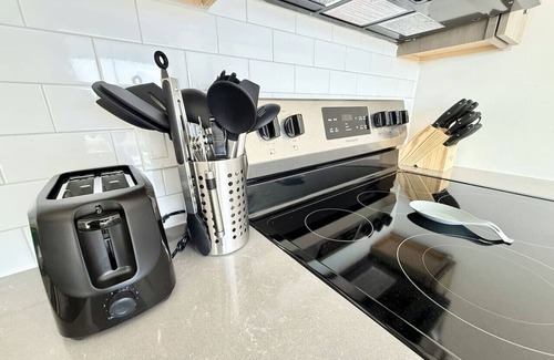 Poplar Apartment | Old City King 1Br Apt Near Historic Sites with Gym