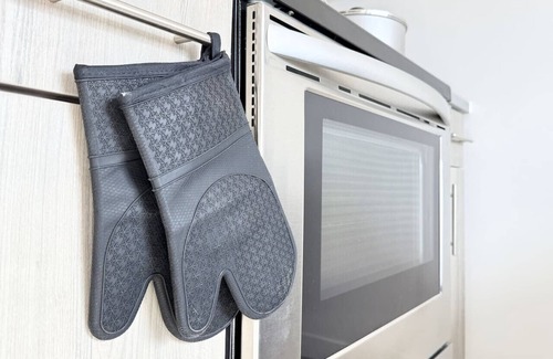 Poplar Apartment | Old City King 1Br Apt Near Historic Sites with Gym