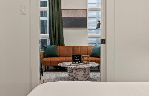 Old City Apartment | Old City-New Building Charm-Walk to Everything!
