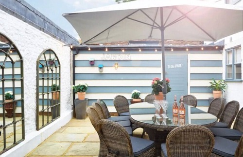 Henley-on-Thames House | Old Coach House & Dolls House