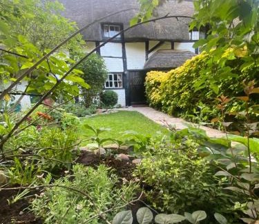 Shottery House | Old Cottage in Stratford upon Avon