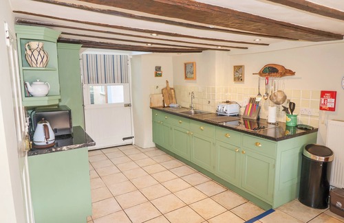 Whitchurch Canonicorum Cottage | OLD CROSS COTTAGE, pet friendly in Whitchurch Canonicorum