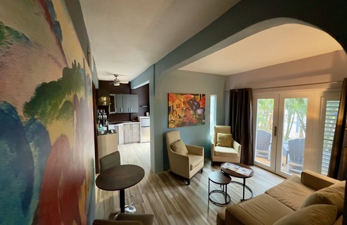 Florida Hotel | Old Crow Hotel and Suites