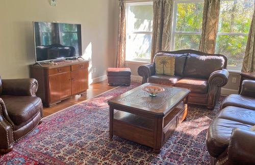 Inglis House | Old European Style Cottage, sleeps 2, very comfortable