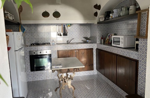 Procida Villa | Old family house with garden and access to the sea