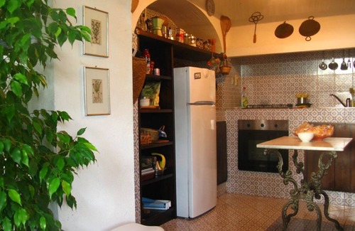 Procida Villa | Old family house with garden and access to the sea