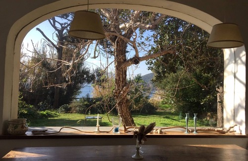 Procida Villa | Old family house with garden and access to the sea