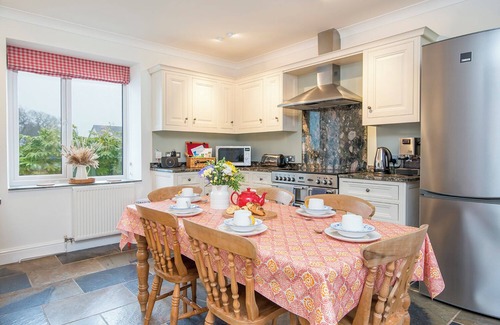 Pembroke Cottage | Old Farm East Orielton, Holiday Cottage East Orielton, Nr Bosherston, Sleeps 8, 4 bedrooms, bathrooms