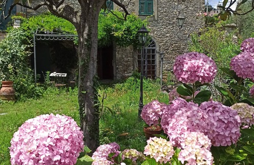 Vezzano Ligure Cottage | Old farmhouse with romantic garden in medieval setting, near the 5Terre.