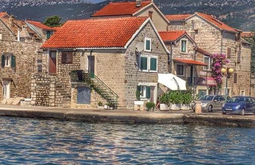 Kastel Kambelovac House | Old Fisherman House