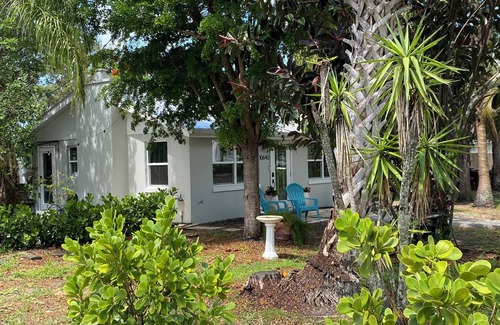 Bonita Springs House | Old Florida 2-bedroom house Downtown Bonita Springs, 1 Block from Old 41