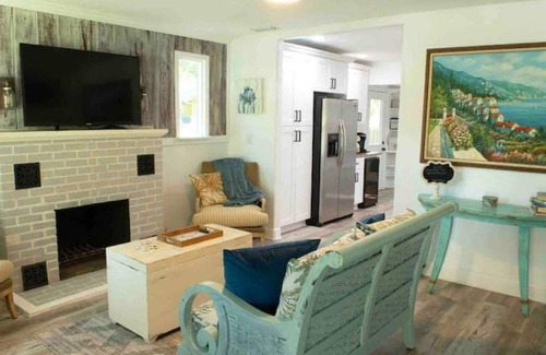 Interchange Square House | Old Florida Bungalow