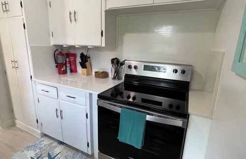 Azalea Park House | Old Florida Home w/Updates In Quiet Neighborhood