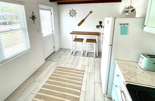 Panacea House | Old Florida waterfront house. Beach, bike trails, boat ramp, fishing, & fire pit
