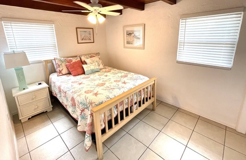 Panacea House | Old Florida waterfront house. Beach, bike trails, boat ramp, fishing, & fire pit