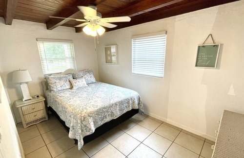 Panacea House | Old Florida waterfront house. Beach, bike trails, boat ramp, fishing, & fire pit