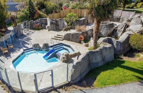 Regional District of Nanaimo Condo | Old Forest Resort Suite + Hot Tub + Pool + Sauna + Beach in Vancouver Island