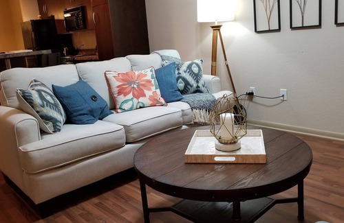 Fort Smith Apartment | Old Fort Loft near U.S. Marshals Museum/EV free charging/King & Queen suites!