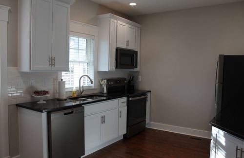 Williamstown Bed & Breakfast | Old Glory - NEWER LISTING/FULLY RENOVATED