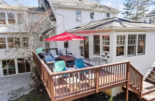 Old Greenwich House | OLD GREENWICH SEASIDE GETAWAY. BEACH-PASSES INCLUDED HUGE YARD GAME ROOM PETS OK